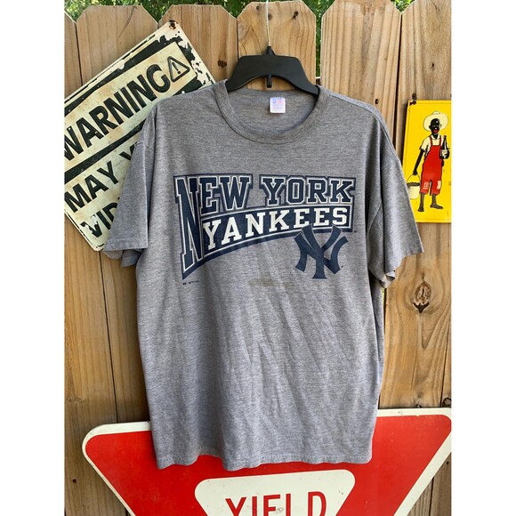 Vintage Y2K Grey New York Yankees logo graphic t-shirt Size L - Picture 1 of 7